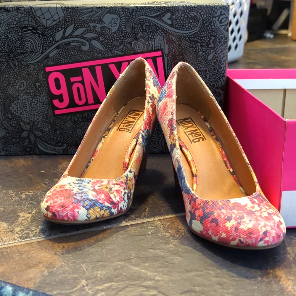 Floral wedge